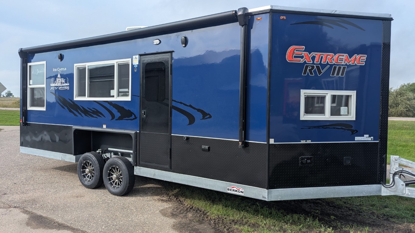 2026 Ice Castle RV Extreme 3 CF26002 (1) 2026 Ice Castle RV Extreme 3 CF26002 (1)